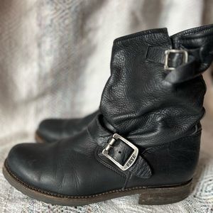 Frye short black harness size 7